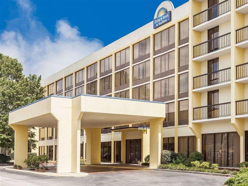 Days Inn & Suites By Wyndham Se Columbia Ft Jackson Extérieur photo