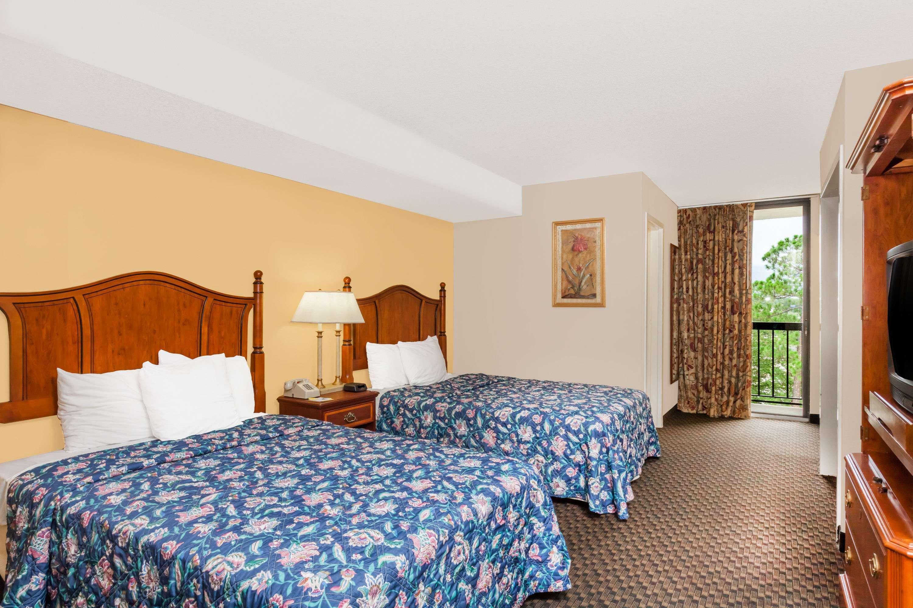 Days Inn & Suites By Wyndham Se Columbia Ft Jackson Extérieur photo