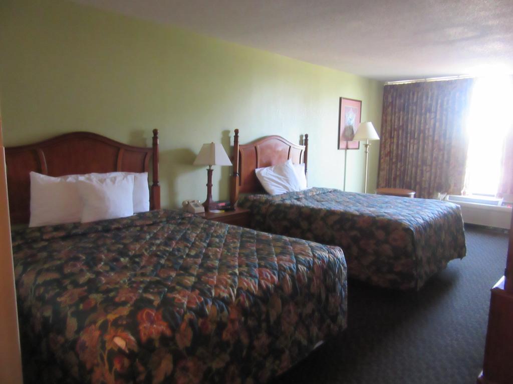 Days Inn & Suites By Wyndham Se Columbia Ft Jackson Extérieur photo